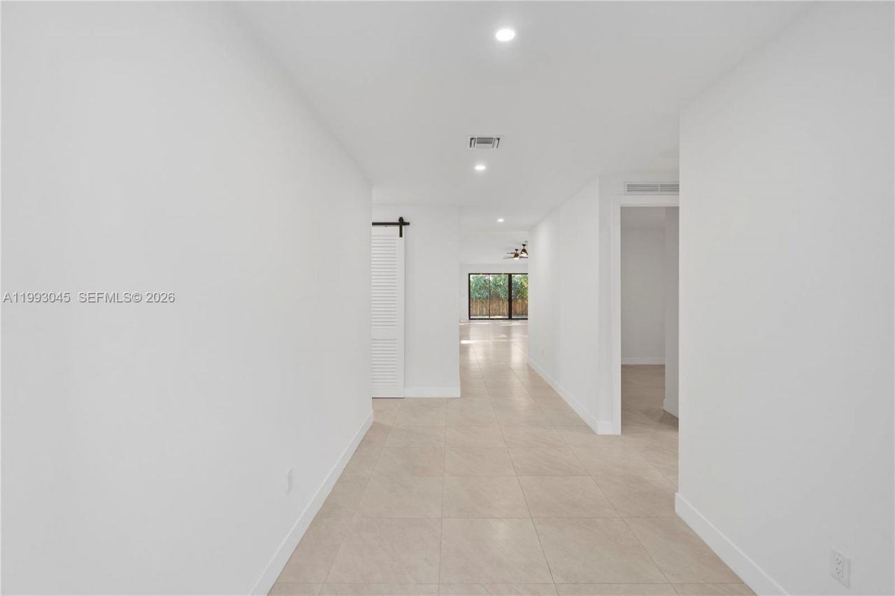 8570 SW 198th St , Unit -, Cutler Bay, FL 33189 Photo