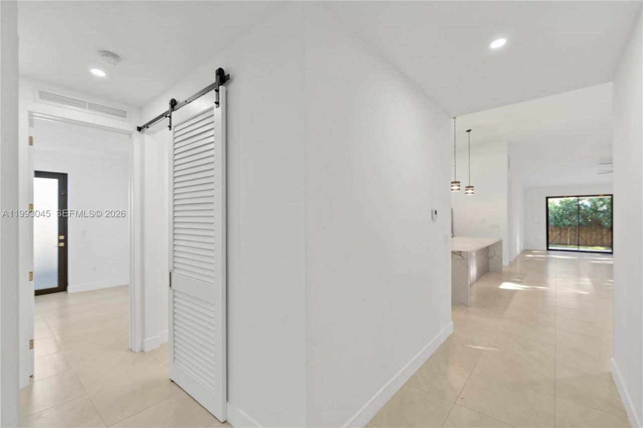 8570 SW 198th St , Unit -, Cutler Bay, FL 33189 Photo