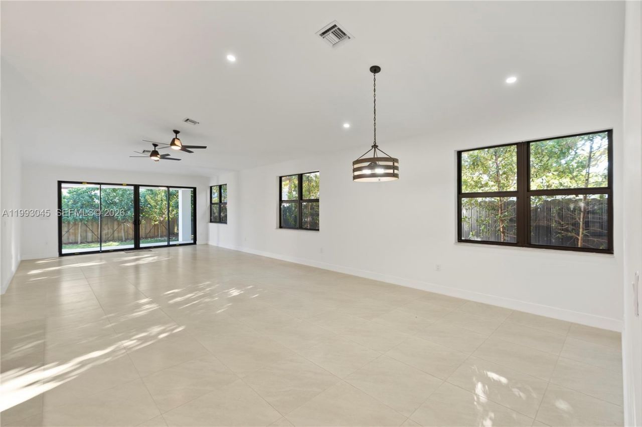 8570 SW 198th St , Unit -, Cutler Bay, FL 33189 Photo