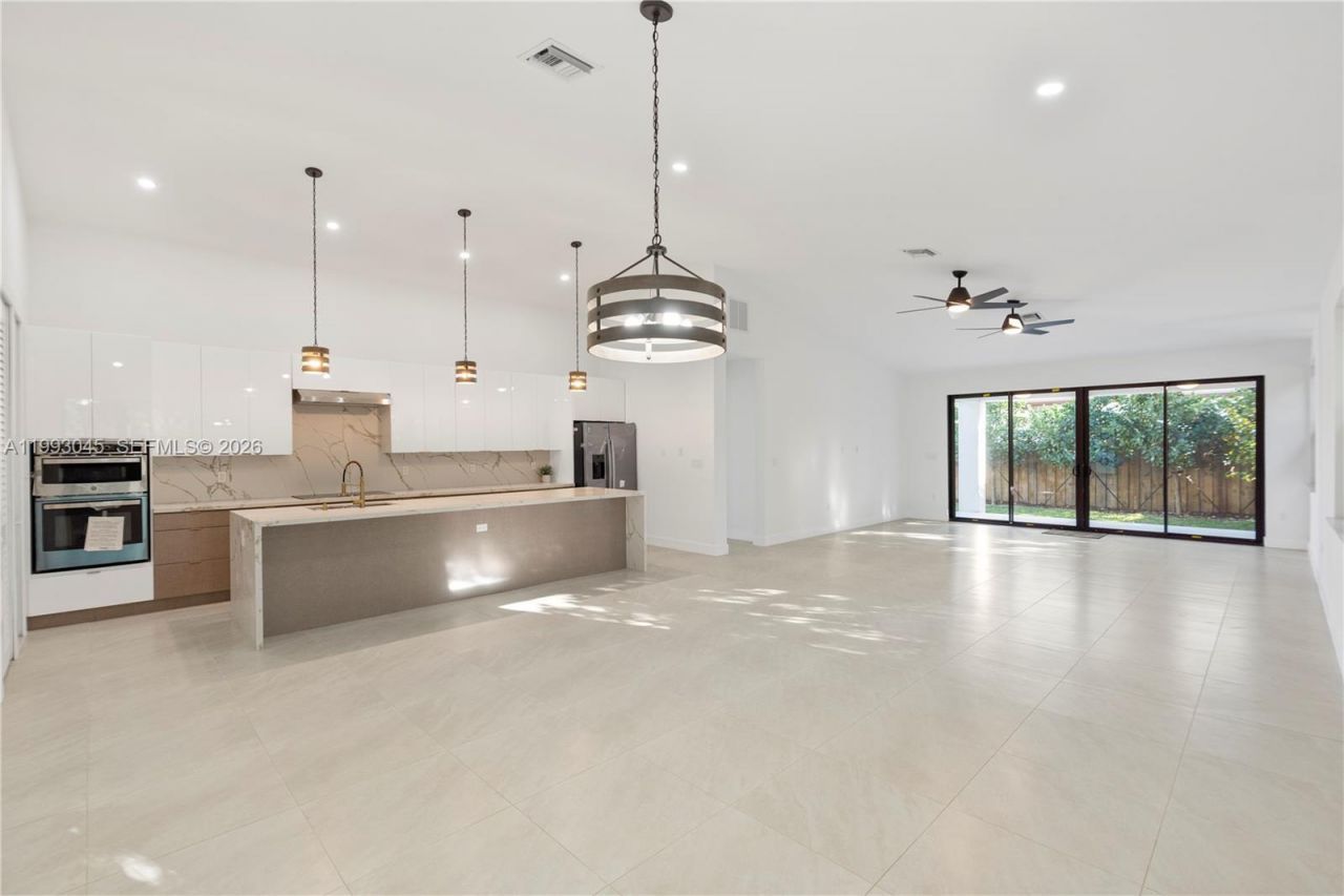 8570 SW 198th St , Unit -, Cutler Bay, FL 33189 Photo