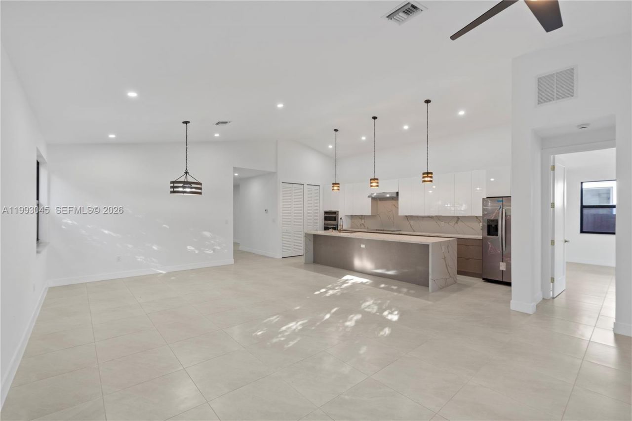 8570 SW 198th St , Unit -, Cutler Bay, FL 33189 Photo