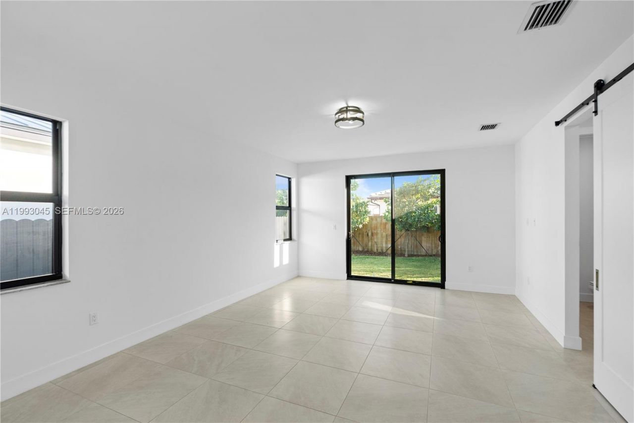 8570 SW 198th St , Unit -, Cutler Bay, FL 33189 Photo