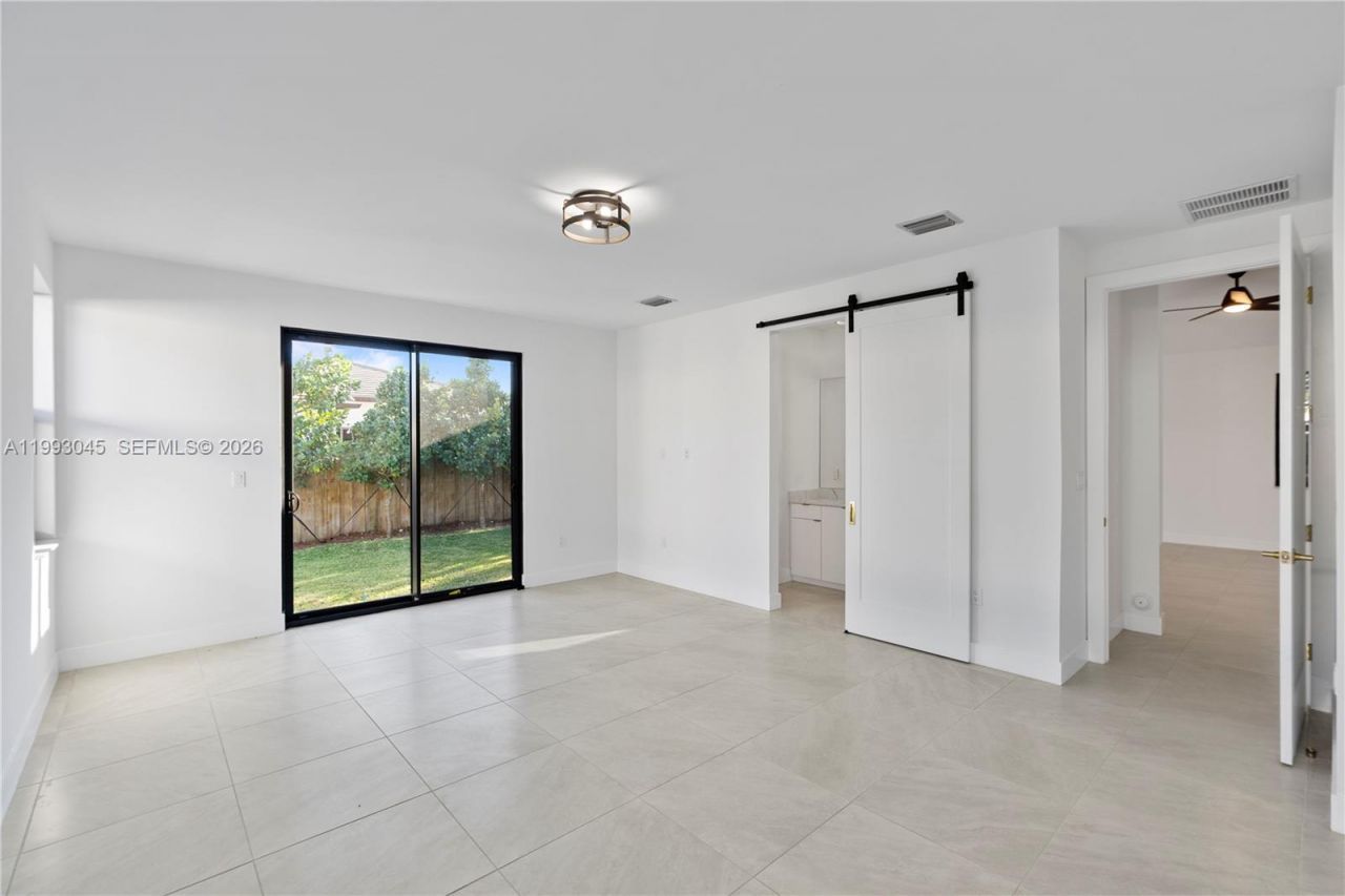 8570 SW 198th St , Unit -, Cutler Bay, FL 33189 Photo