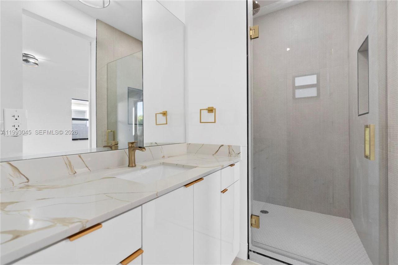 8570 SW 198th St , Unit -, Cutler Bay, FL 33189 Photo