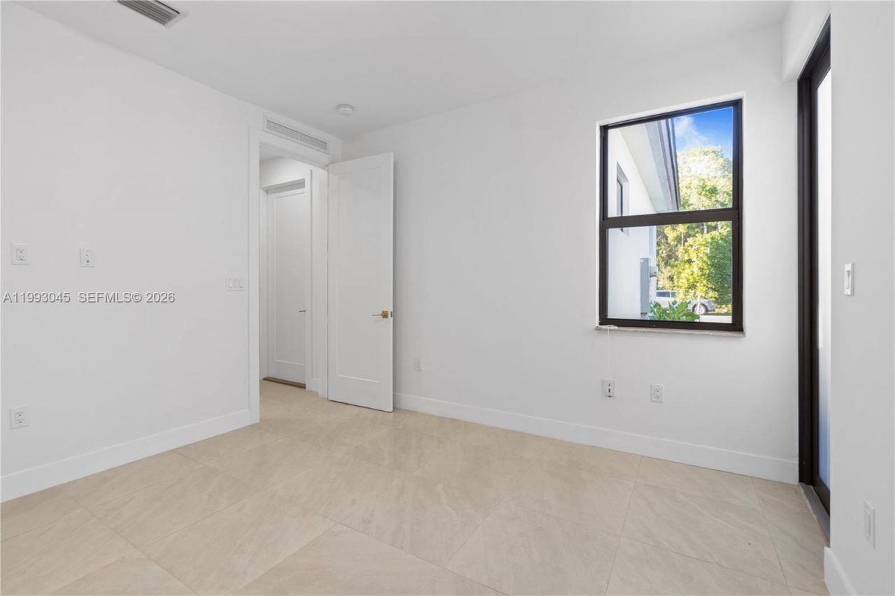 8570 SW 198th St , Unit -, Cutler Bay, FL 33189 Photo