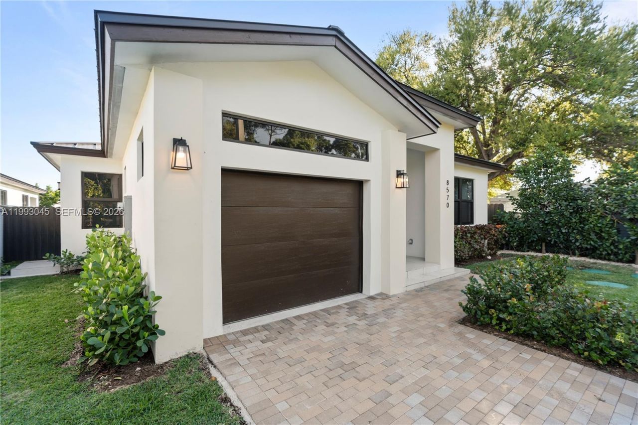 8570 SW 198th St , Unit -, Cutler Bay, FL 33189 Photo