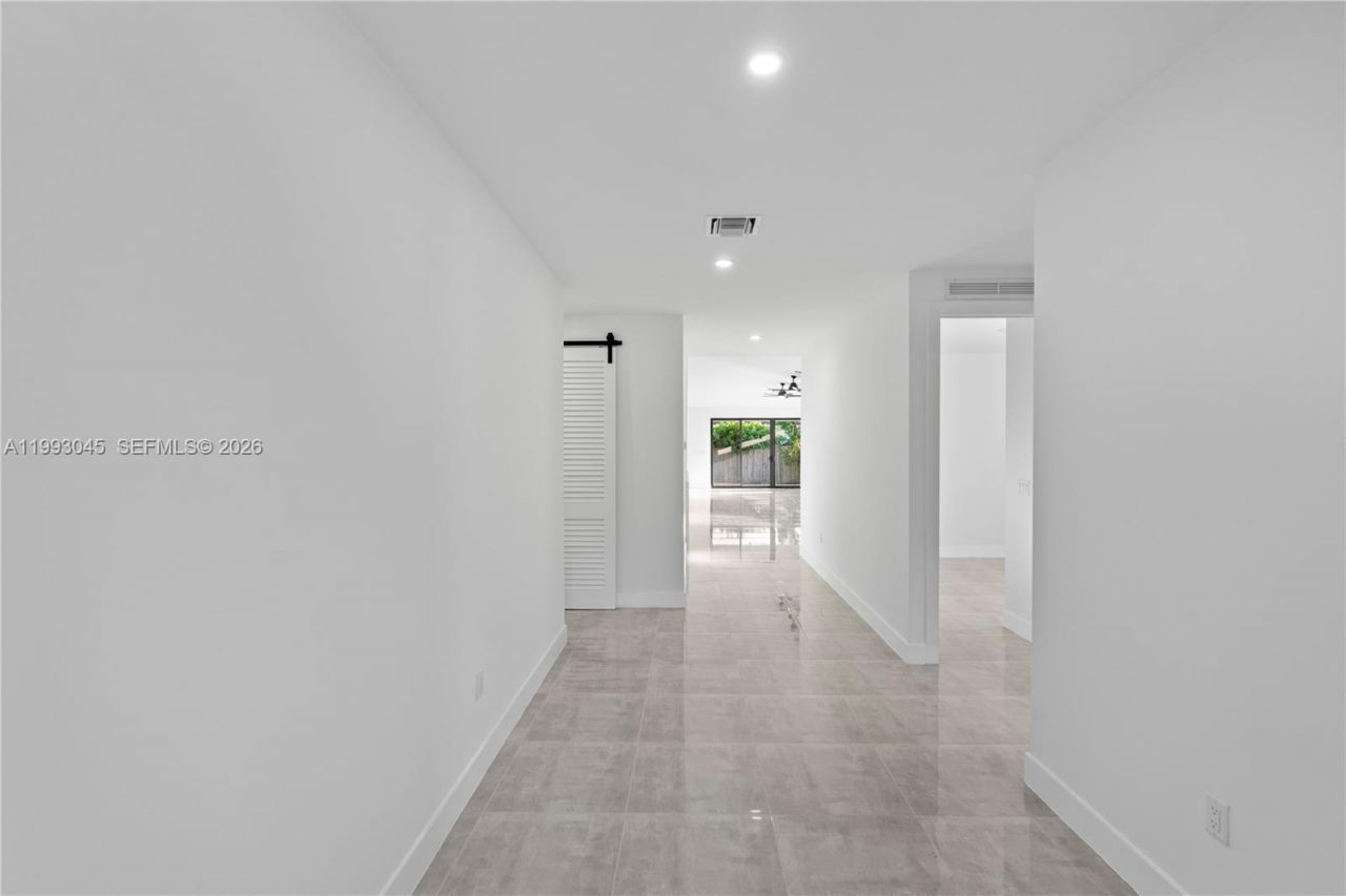 8570 SW 198th St , Unit -, Cutler Bay, FL 33189 Photo