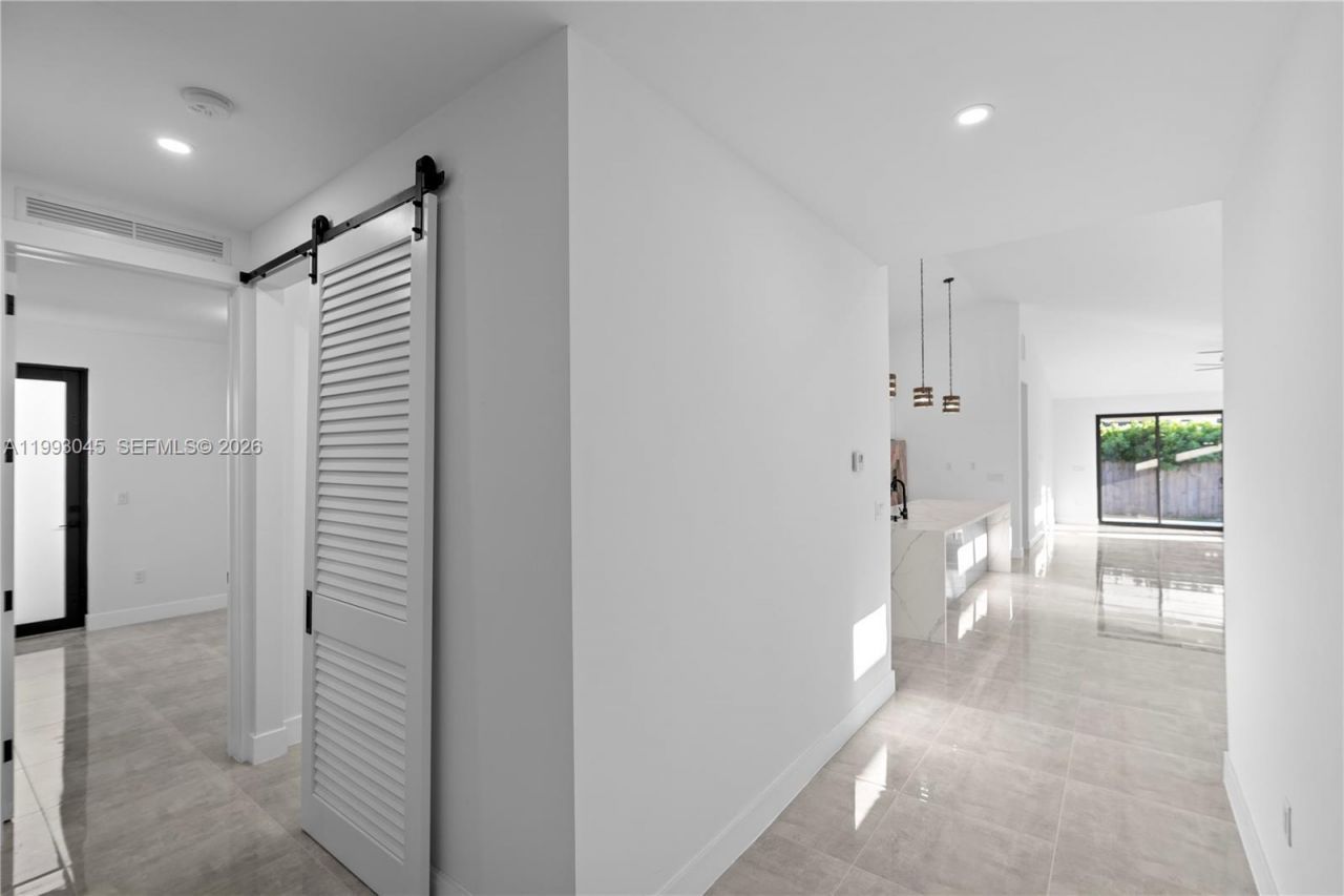 8570 SW 198th St , Unit -, Cutler Bay, FL 33189 Photo