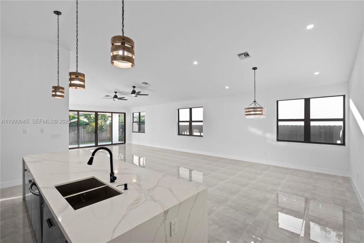 8570 SW 198th St , Unit -, Cutler Bay, FL 33189 Photo