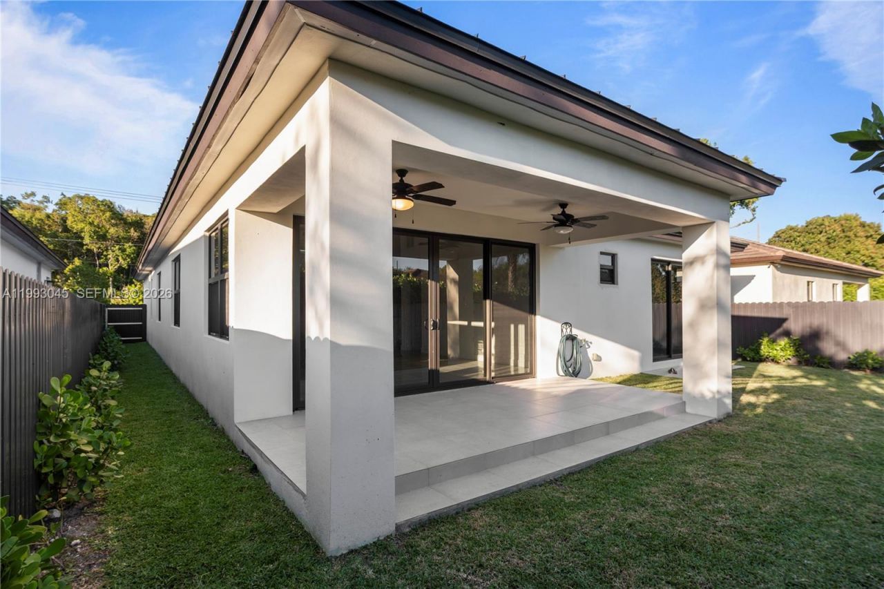 8570 SW 198th St , Unit -, Cutler Bay, FL 33189 Photo