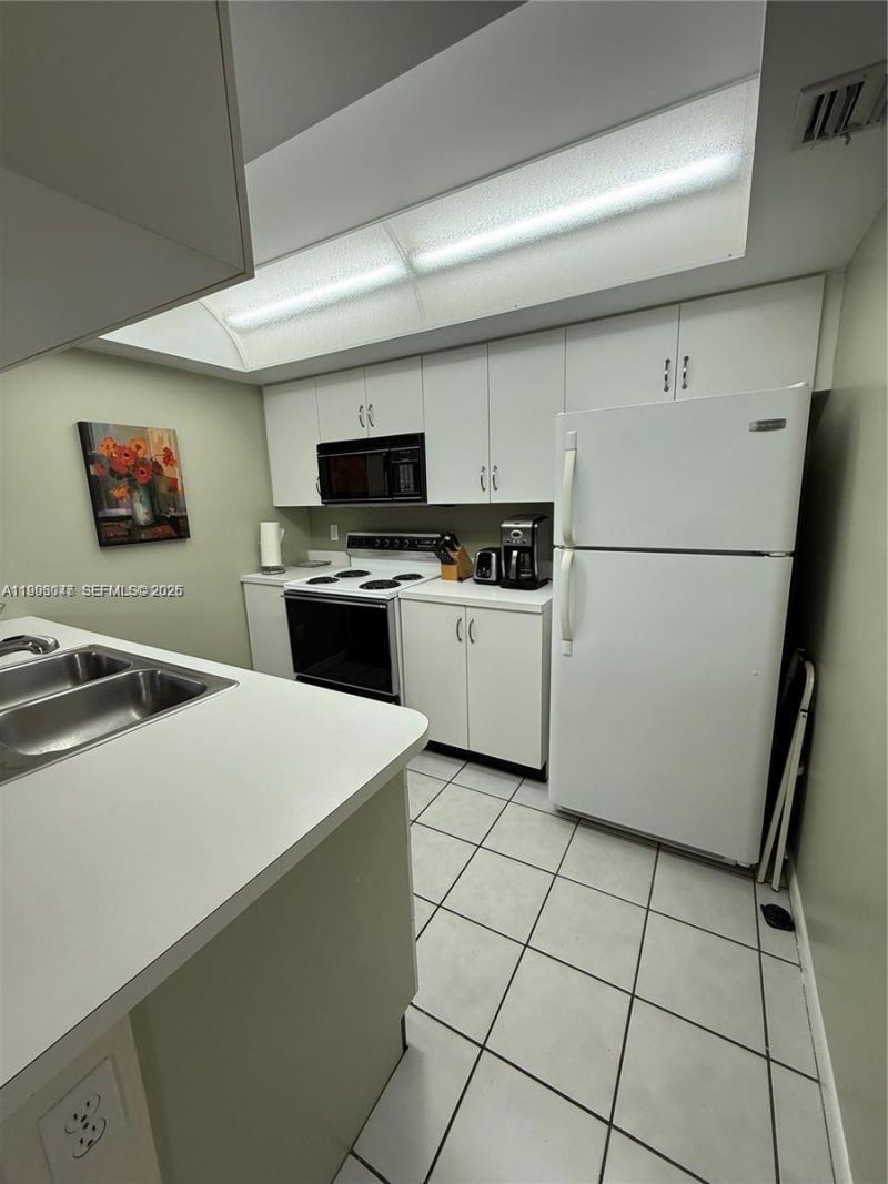 627 Waterside Dr , Unit 627, Hypoluxo, FL 33462 Photo