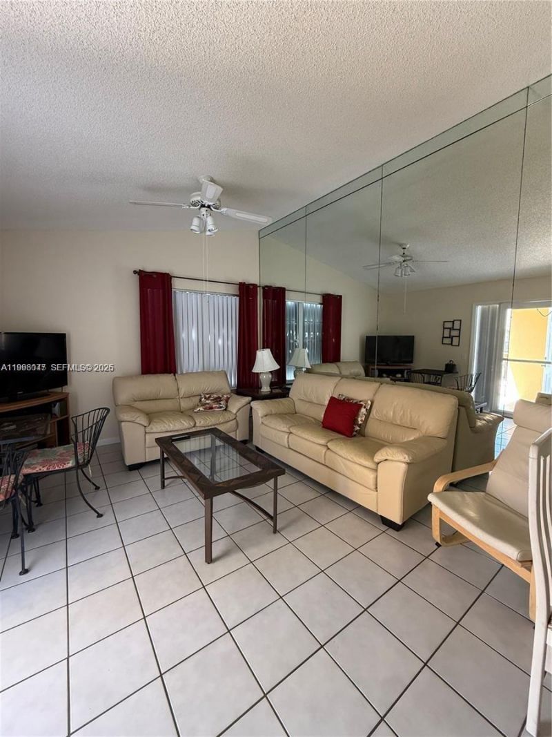627 Waterside Dr , Unit 627, Hypoluxo, FL 33462 Photo