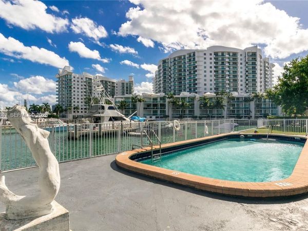 7917 West Dr , Unit 7, North Bay Village, FL 33141