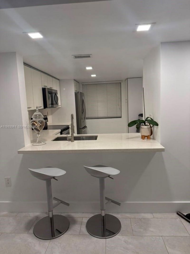10000 NW 9th St Cir, Unit 11, Miami, FL 33172 Photo