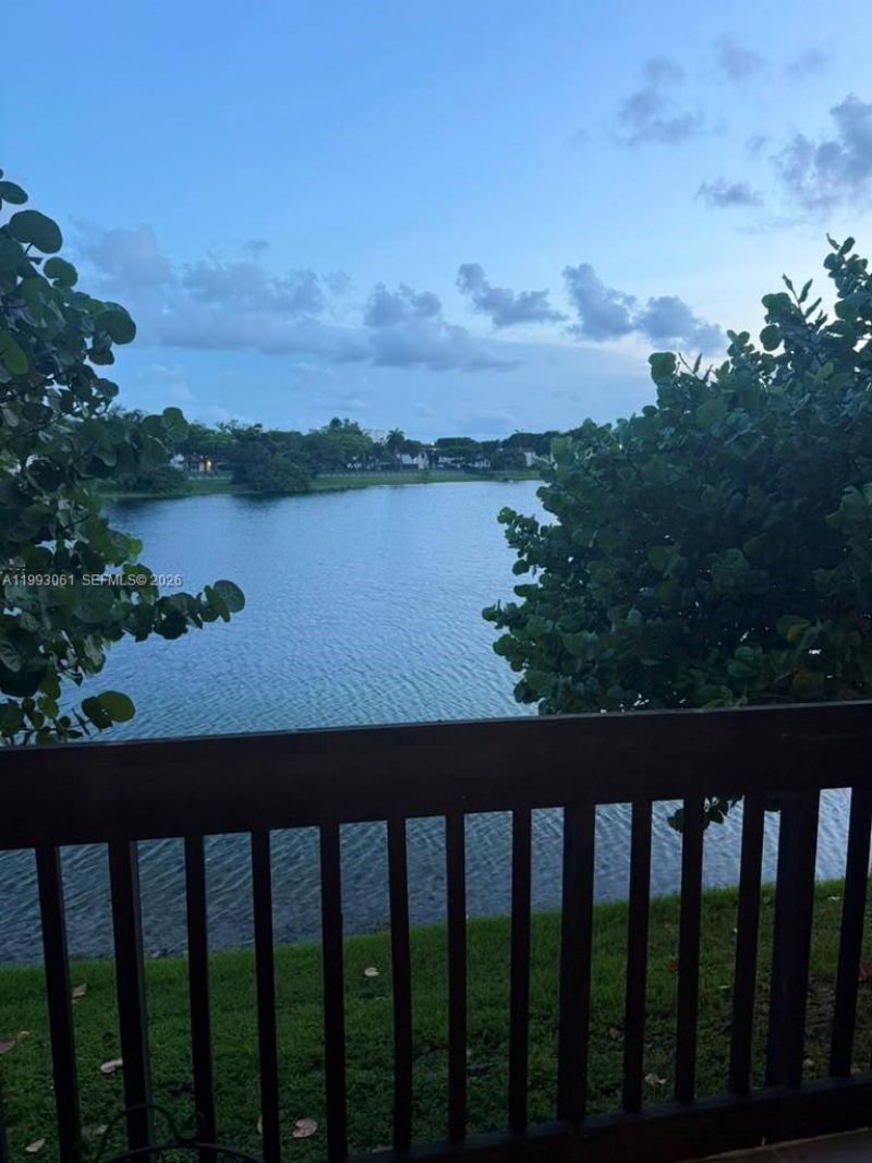 10000 NW 9th St Cir, Unit 11, Miami, FL 33172 Photo
