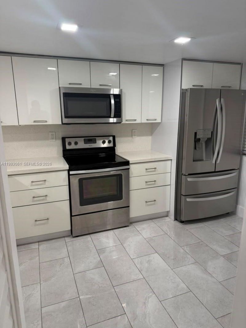 10000 NW 9th St Cir, Unit 11, Miami, FL 33172 Photo