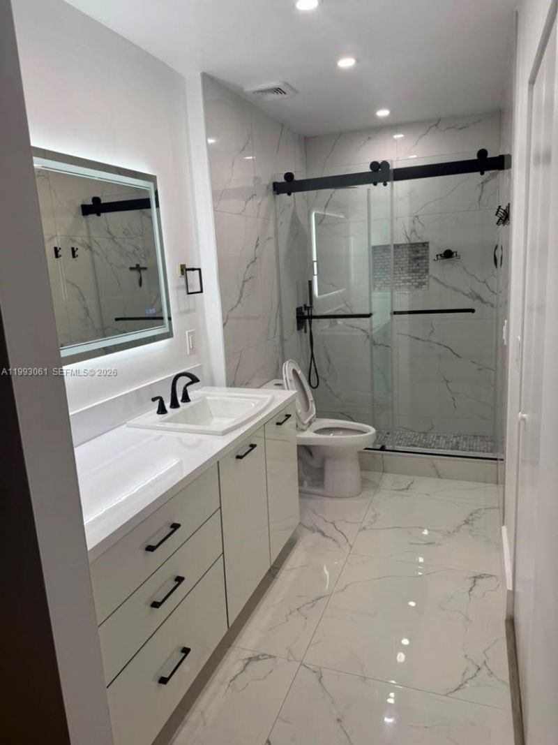 10000 NW 9th St Cir, Unit 11, Miami, FL 33172 Photo