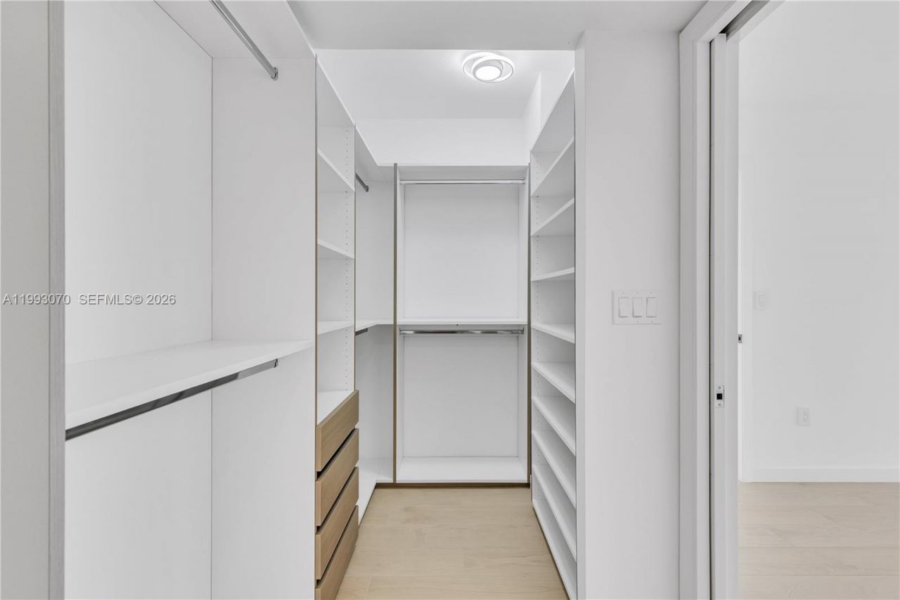 20100 W Country Club Dr , Unit 1008, Aventura, FL 33180 Photo