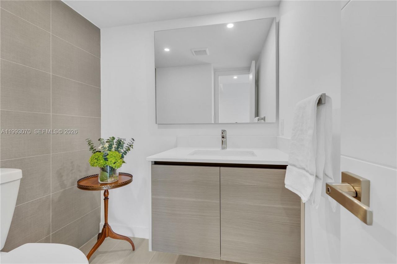 20100 W Country Club Dr , Unit 1008, Aventura, FL 33180 Photo