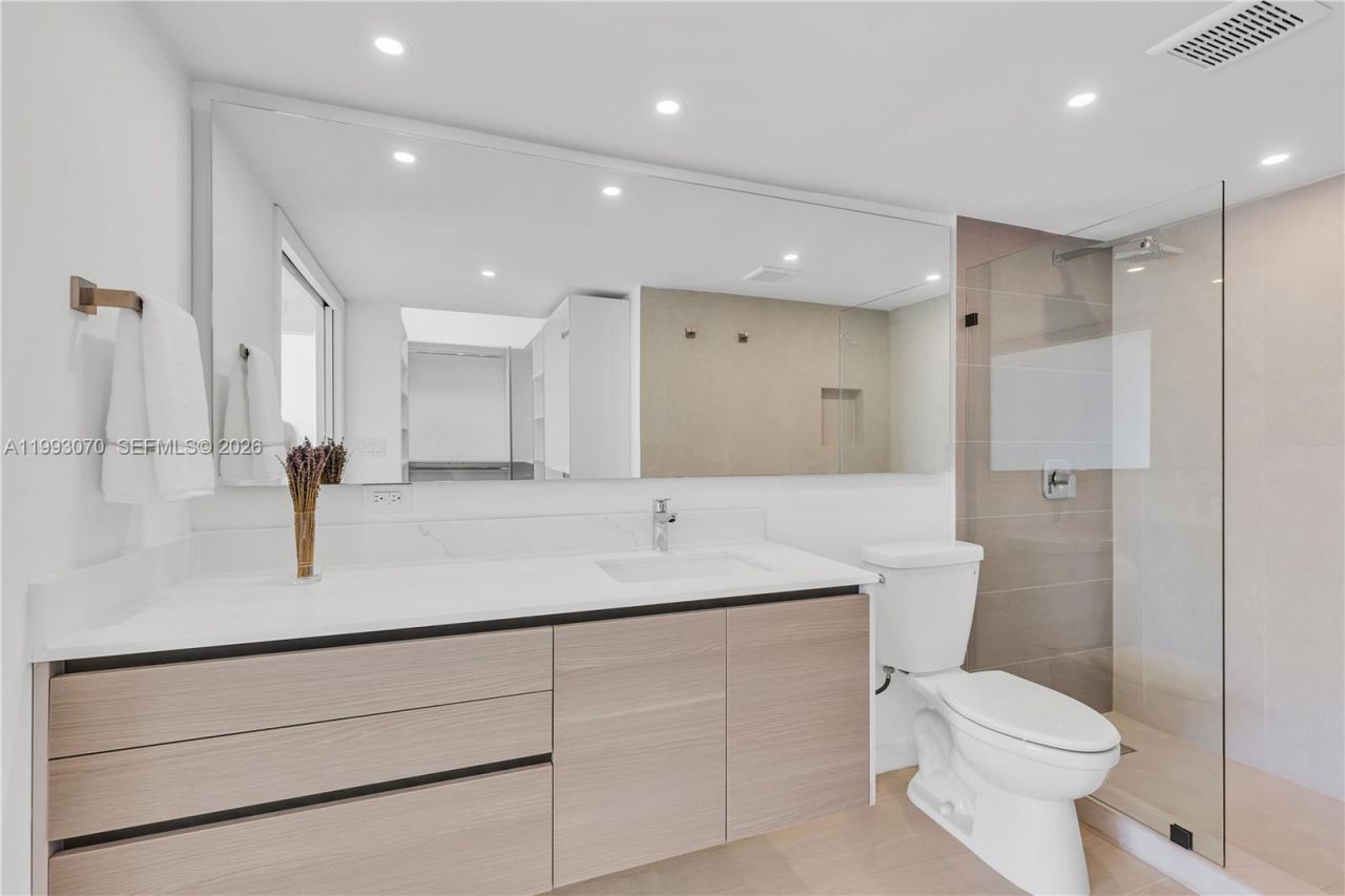 20100 W Country Club Dr , Unit 1008, Aventura, FL 33180 Photo