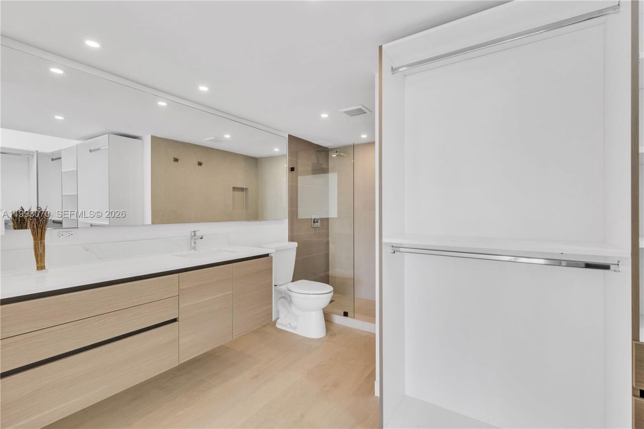 20100 W Country Club Dr , Unit 1008, Aventura, FL 33180 Photo