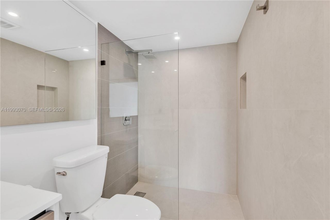 20100 W Country Club Dr , Unit 1008, Aventura, FL 33180 Photo