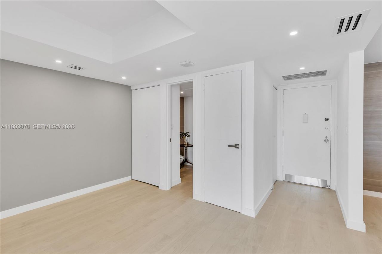 20100 W Country Club Dr , Unit 1008, Aventura, FL 33180 Photo