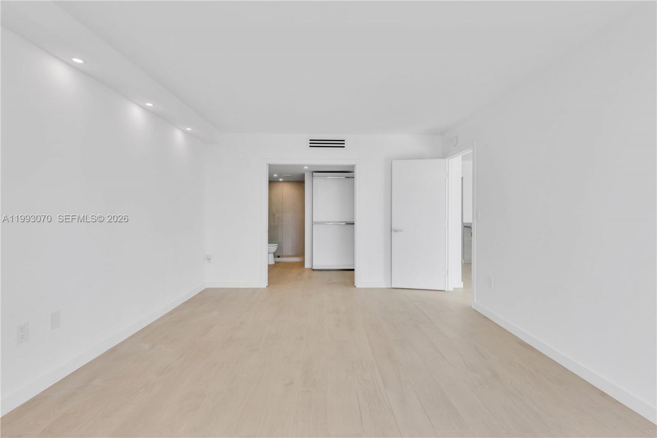 20100 W Country Club Dr , Unit 1008, Aventura, FL 33180 Photo