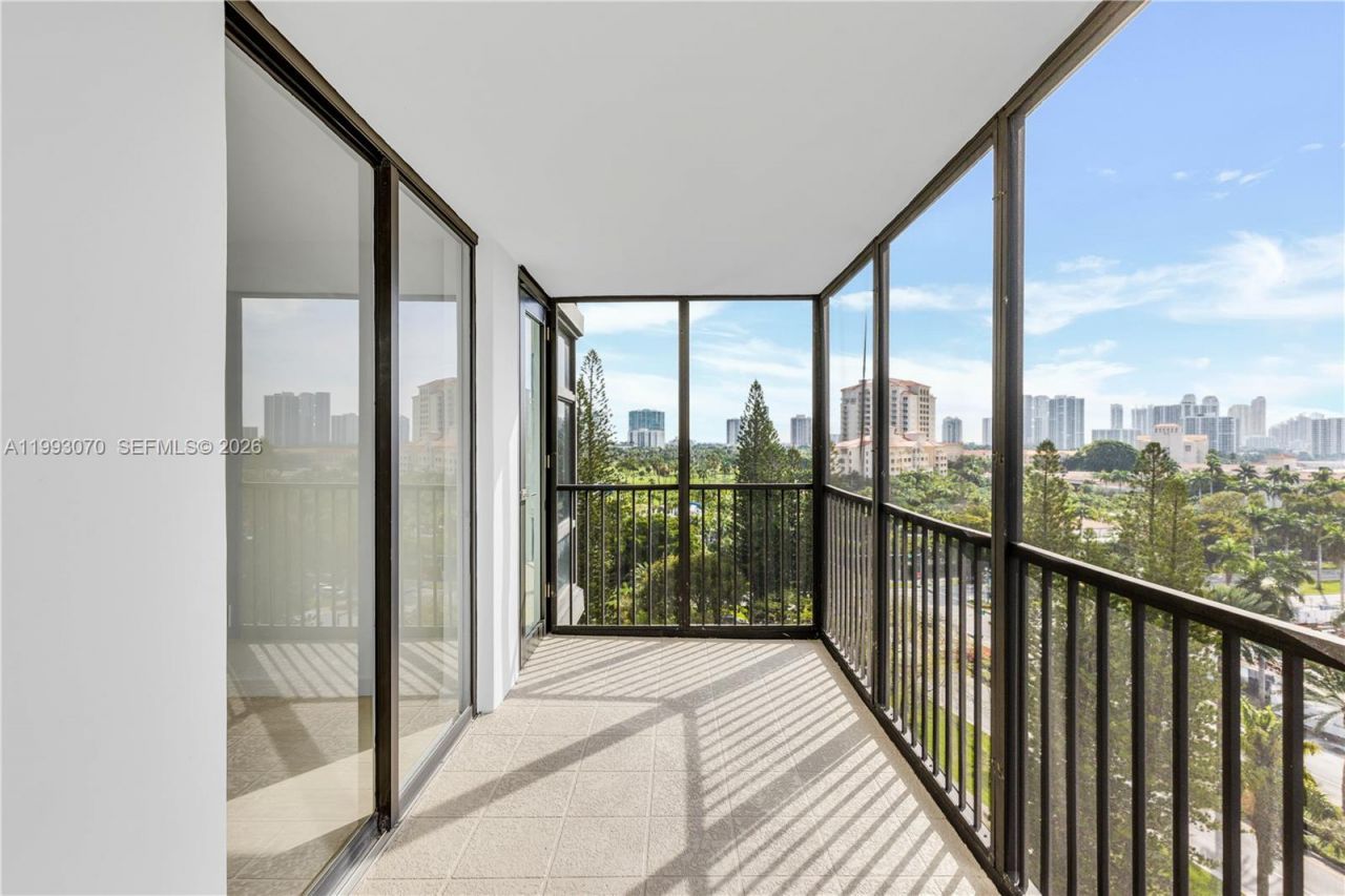 20100 W Country Club Dr , Unit 1008, Aventura, FL 33180 Photo