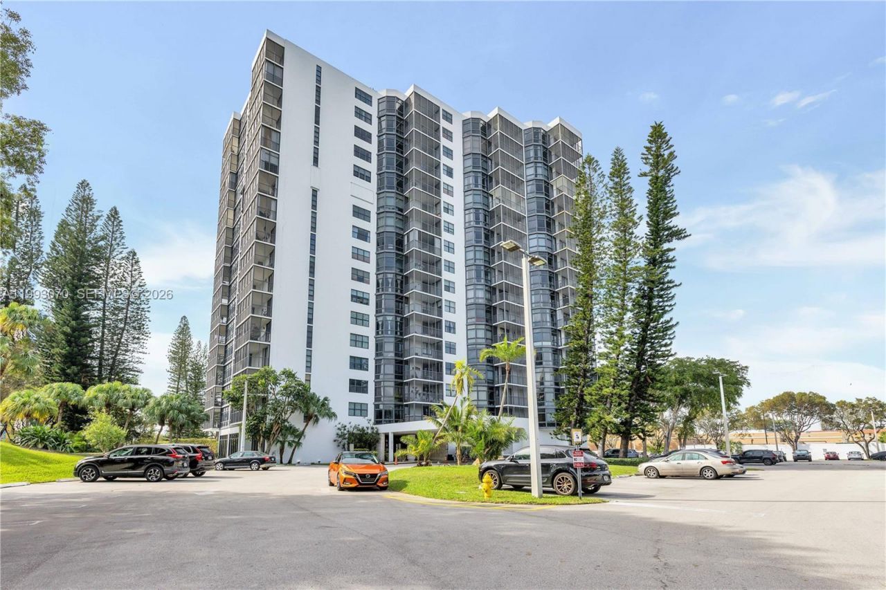 20100 W Country Club Dr , Unit 1008, Aventura, FL 33180 Photo