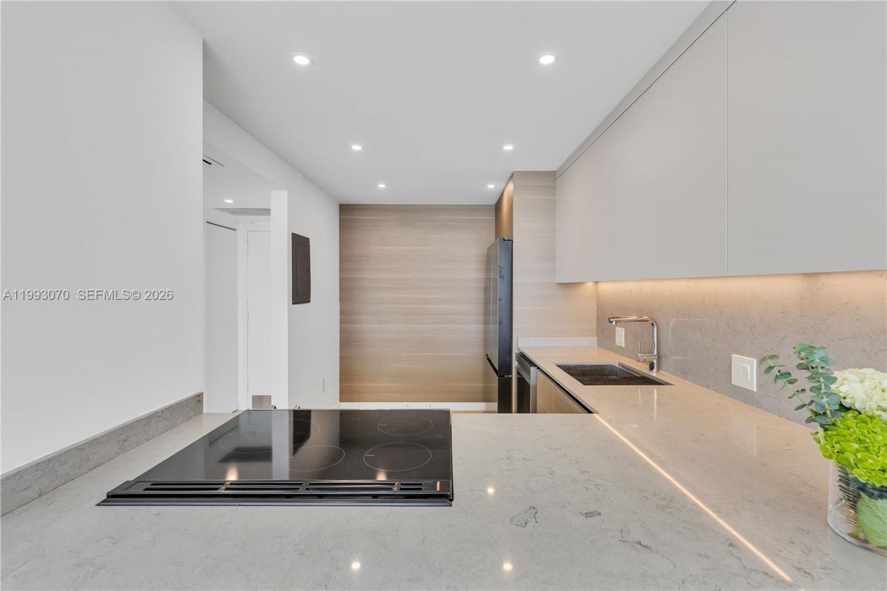 20100 W Country Club Dr , Unit 1008, Aventura, FL 33180 Photo