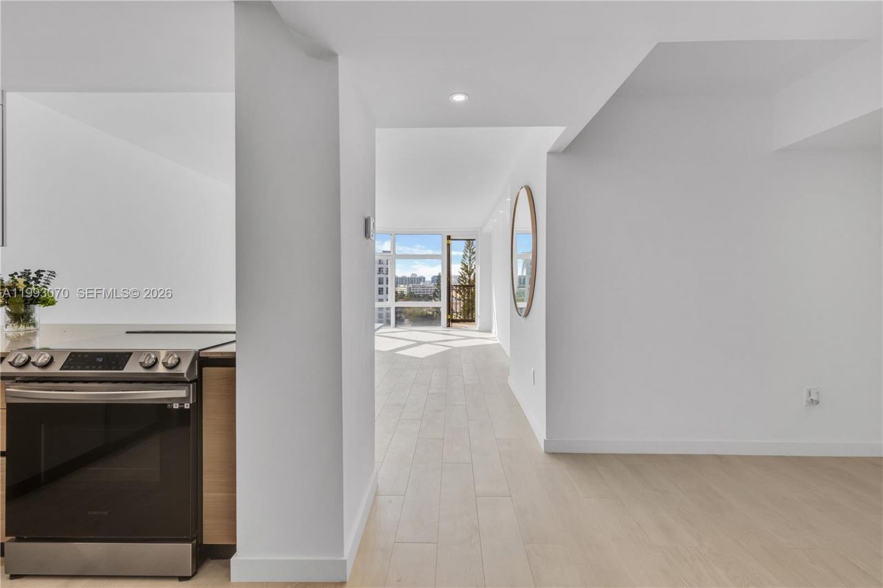 20100 W Country Club Dr , Unit 1008, Aventura, FL 33180 Photo