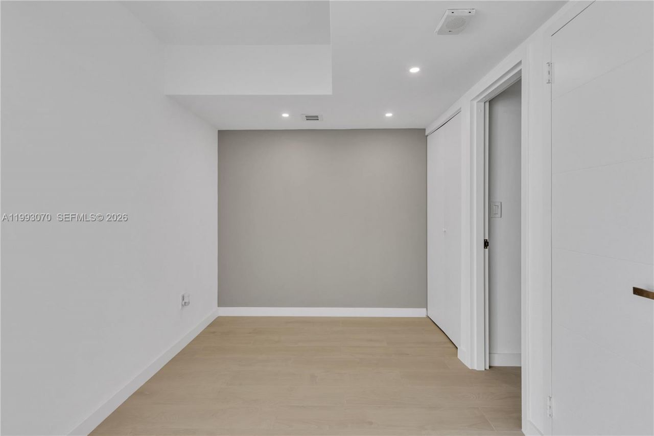 20100 W Country Club Dr , Unit 1008, Aventura, FL 33180 Photo