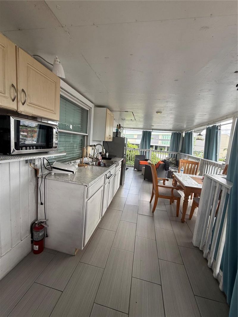 7643 NW South River Dr , Medley, FL 33166 Photo