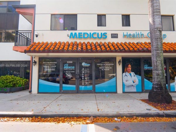 2268 SW 8th St , Miami, FL 33135