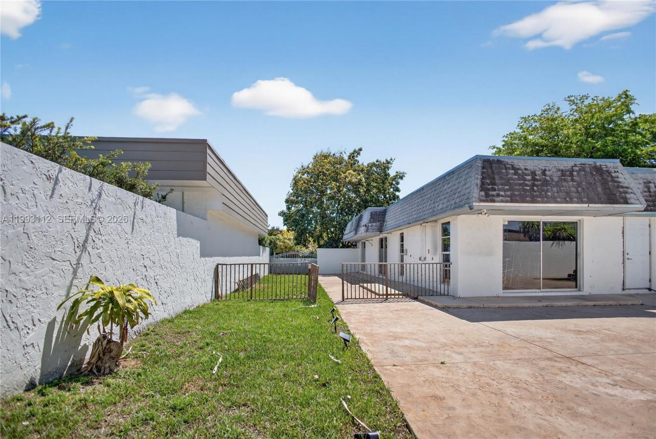 13471 SW 99th Ter , Miami, FL 33186 Photo