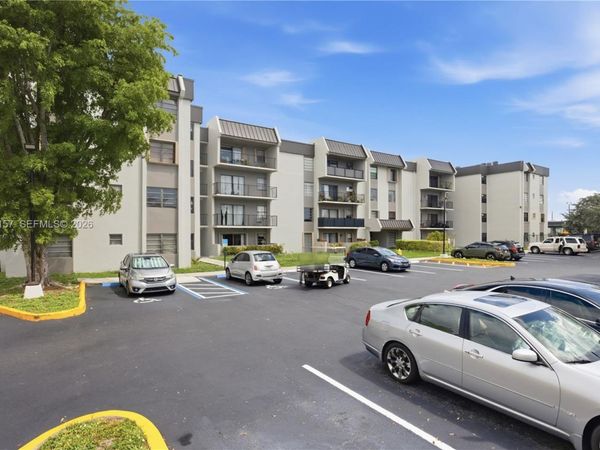 10431 N Kendall Dr , Unit D204, Miami, FL 33176