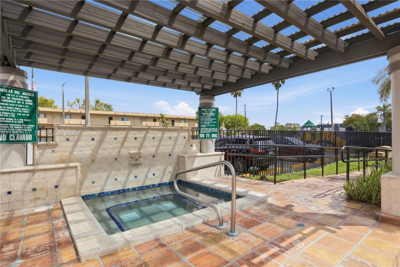 10431 N Kendall Dr, Unit D204, Miami, FL 33176 Photo