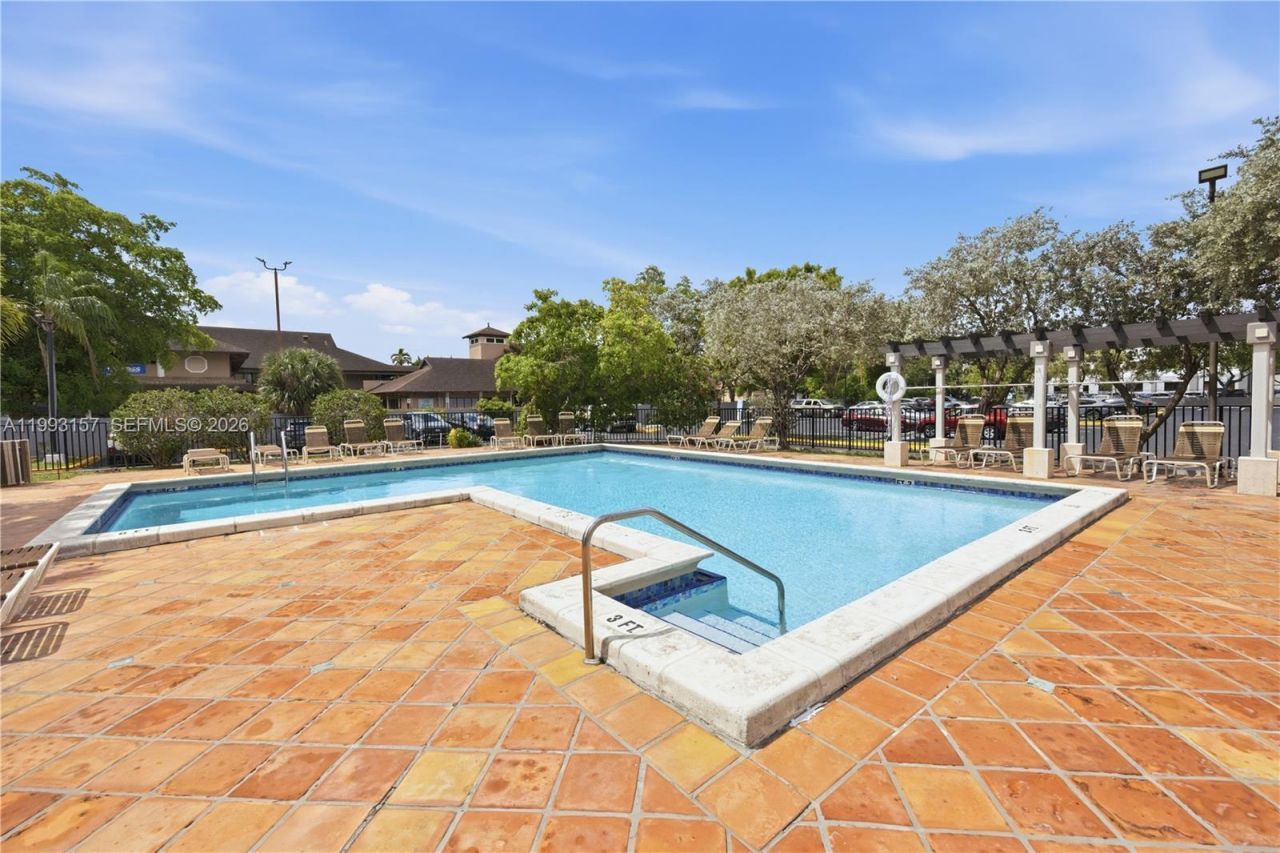 10431 N Kendall Dr, Unit D204, Miami, FL 33176 Photo