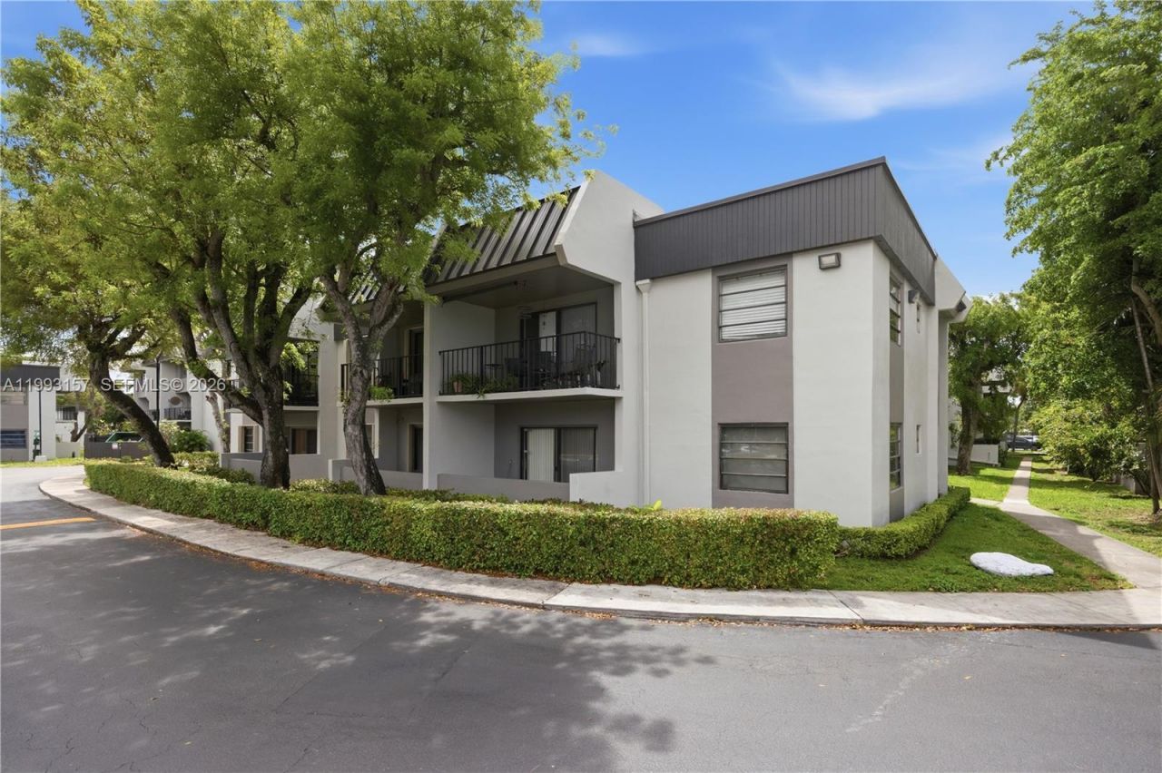 10431 N Kendall Dr, Unit D204, Miami, FL 33176 Photo