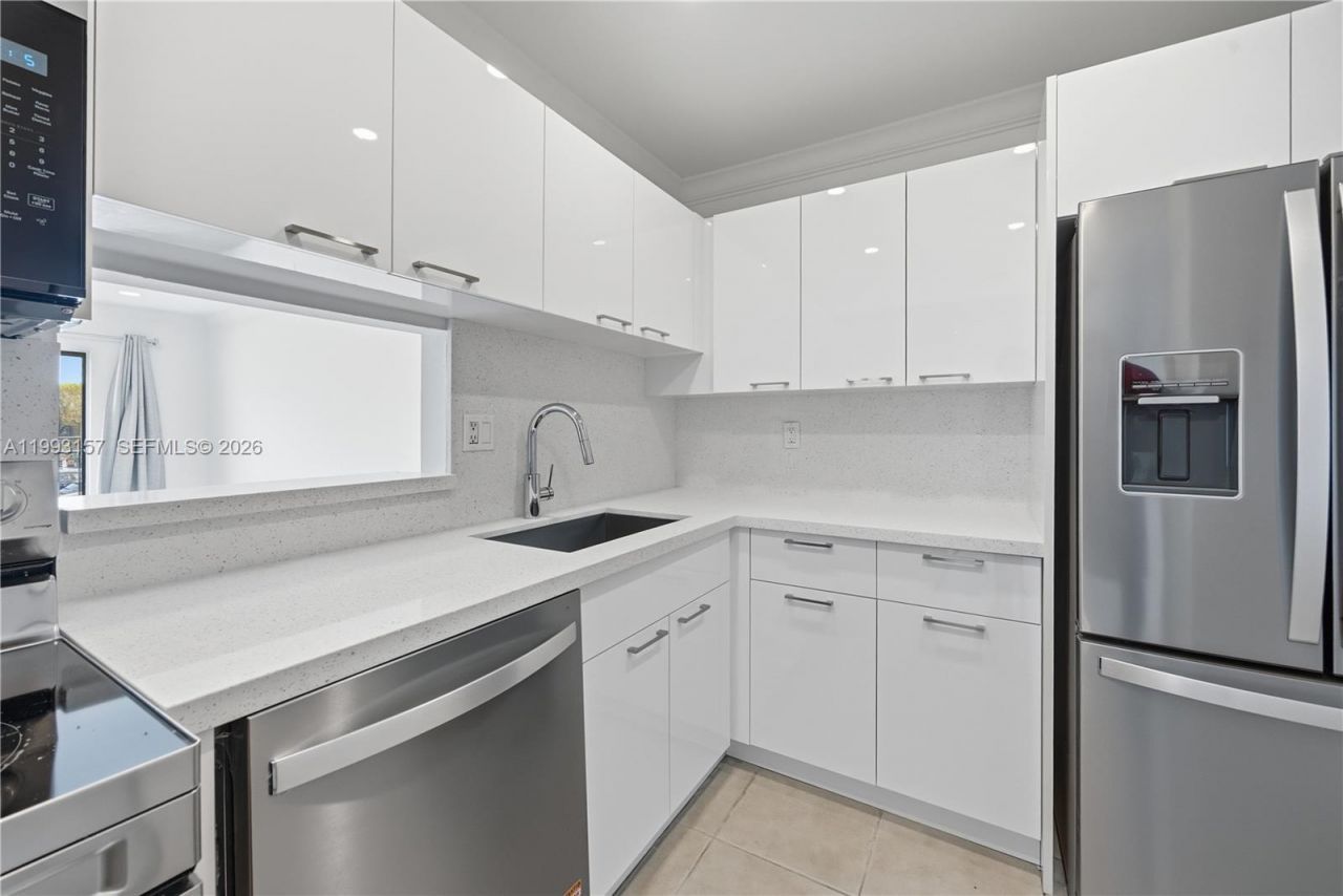 10431 N Kendall Dr, Unit D204, Miami, FL 33176 Photo