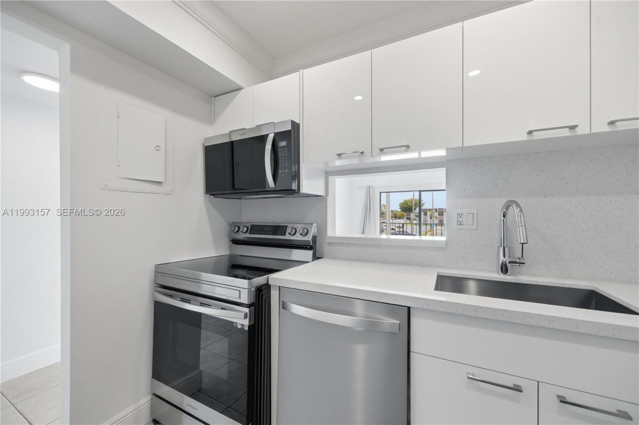 10431 N Kendall Dr, Unit D204, Miami, FL 33176 Photo
