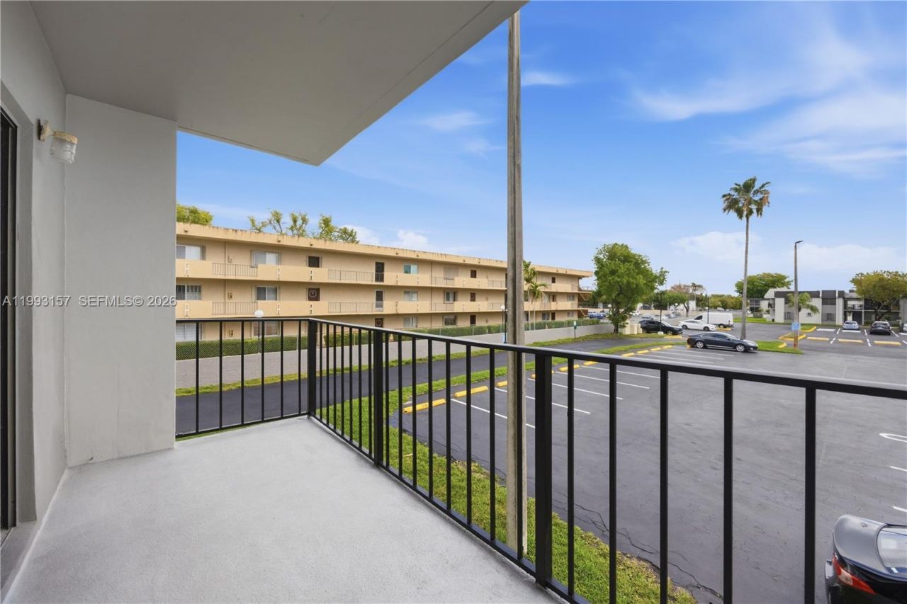 10431 N Kendall Dr, Unit D204, Miami, FL 33176 Photo