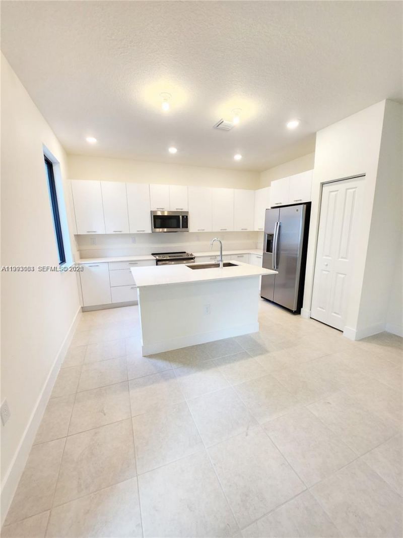4583 NW 83rd Pl, Doral, FL 33166 Photo