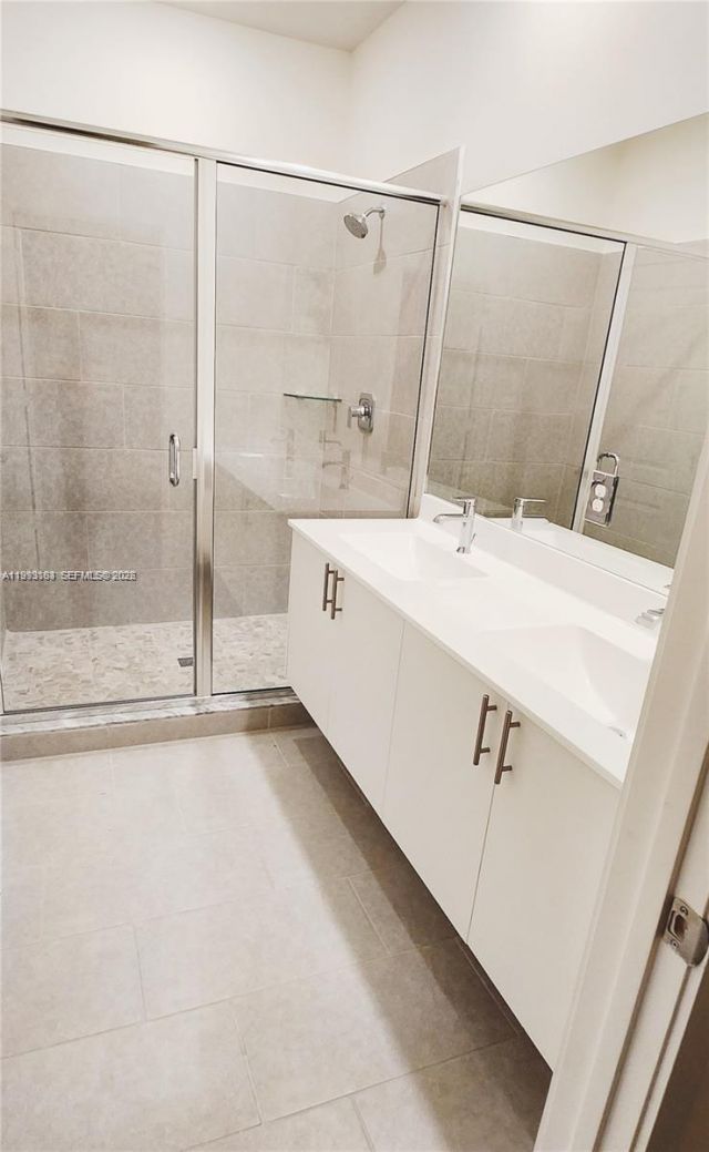 4583 NW 83rd Pl, Doral, FL 33166 Photo