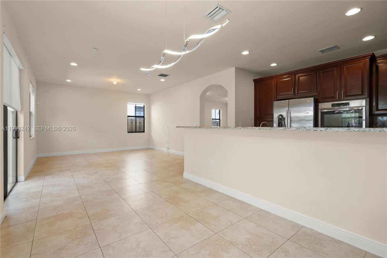 10021 NW 87th Ter, Doral, FL 33178 Photo