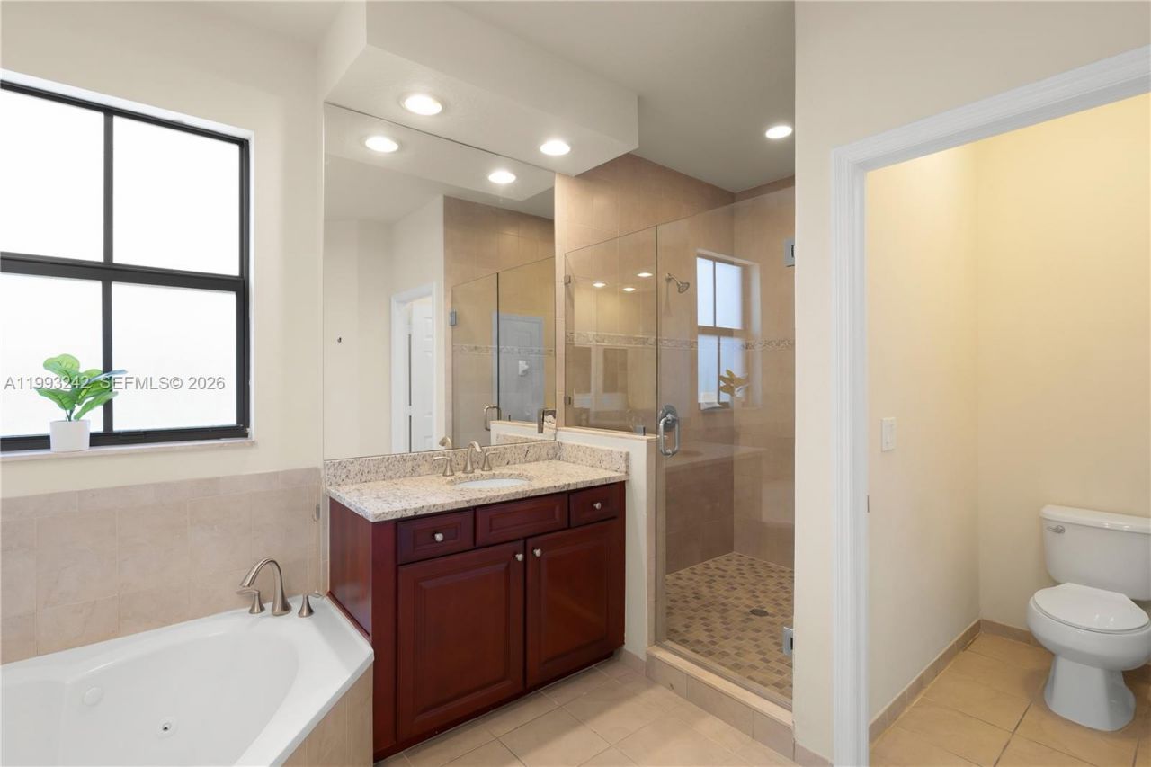 10021 NW 87th Ter, Doral, FL 33178 Photo