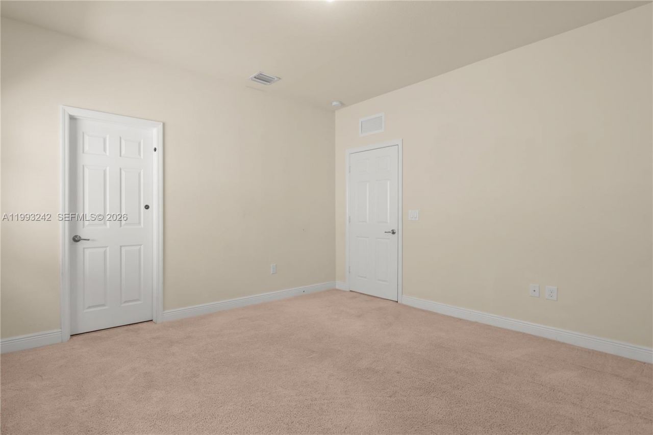 10021 NW 87th Ter, Doral, FL 33178 Photo