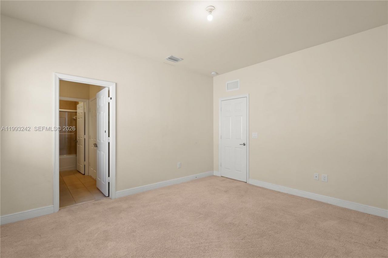 10021 NW 87th Ter, Doral, FL 33178 Photo