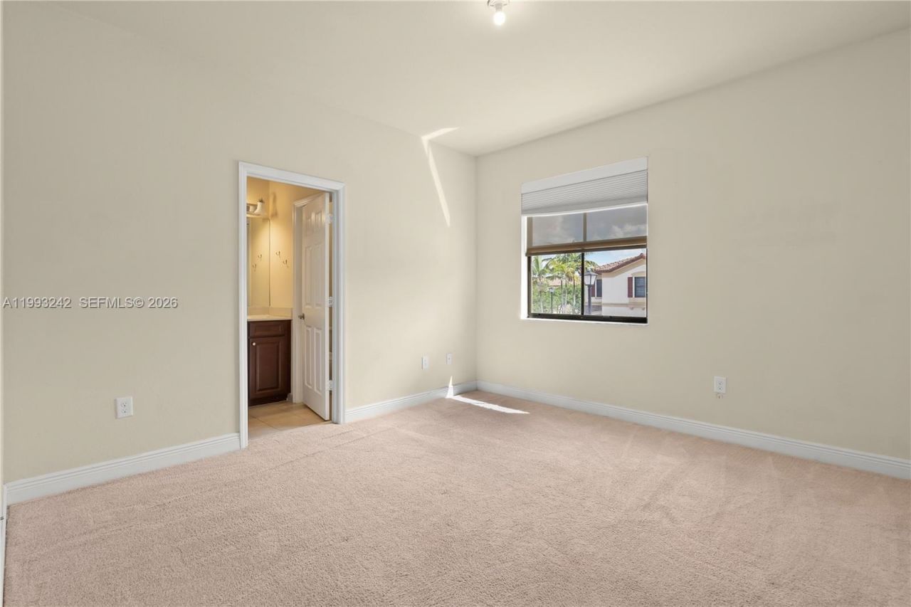 10021 NW 87th Ter, Doral, FL 33178 Photo